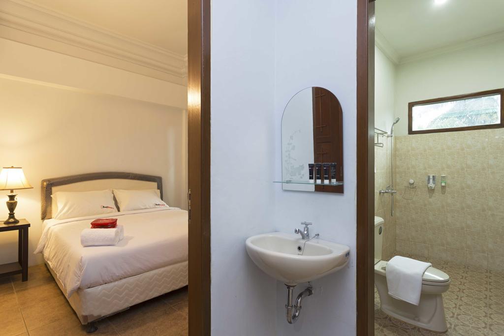 فندق Reddoorz @ Tanah Baru ديبوك المظهر الخارجي الصورة