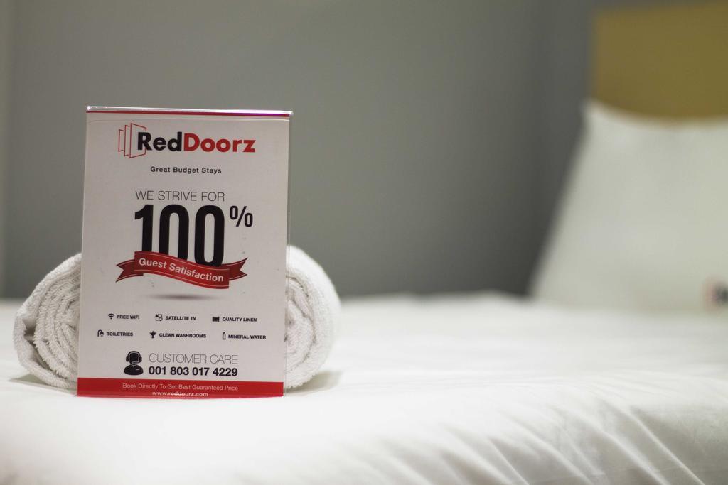 فندق Reddoorz @ Tanah Baru ديبوك المظهر الخارجي الصورة